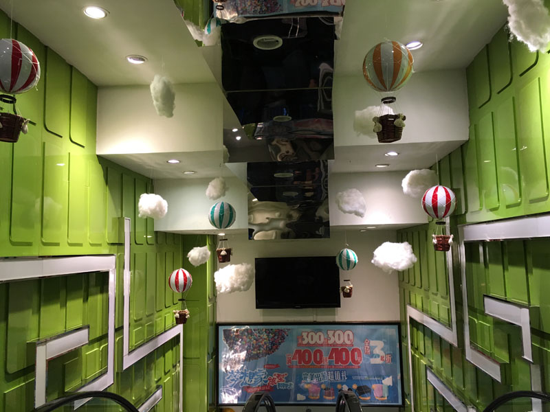 电梯口节日美陈装饰