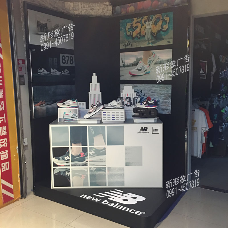 商场专柜展示美陈