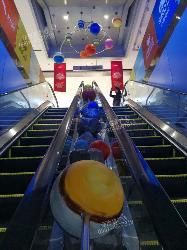 商场电梯处美陈